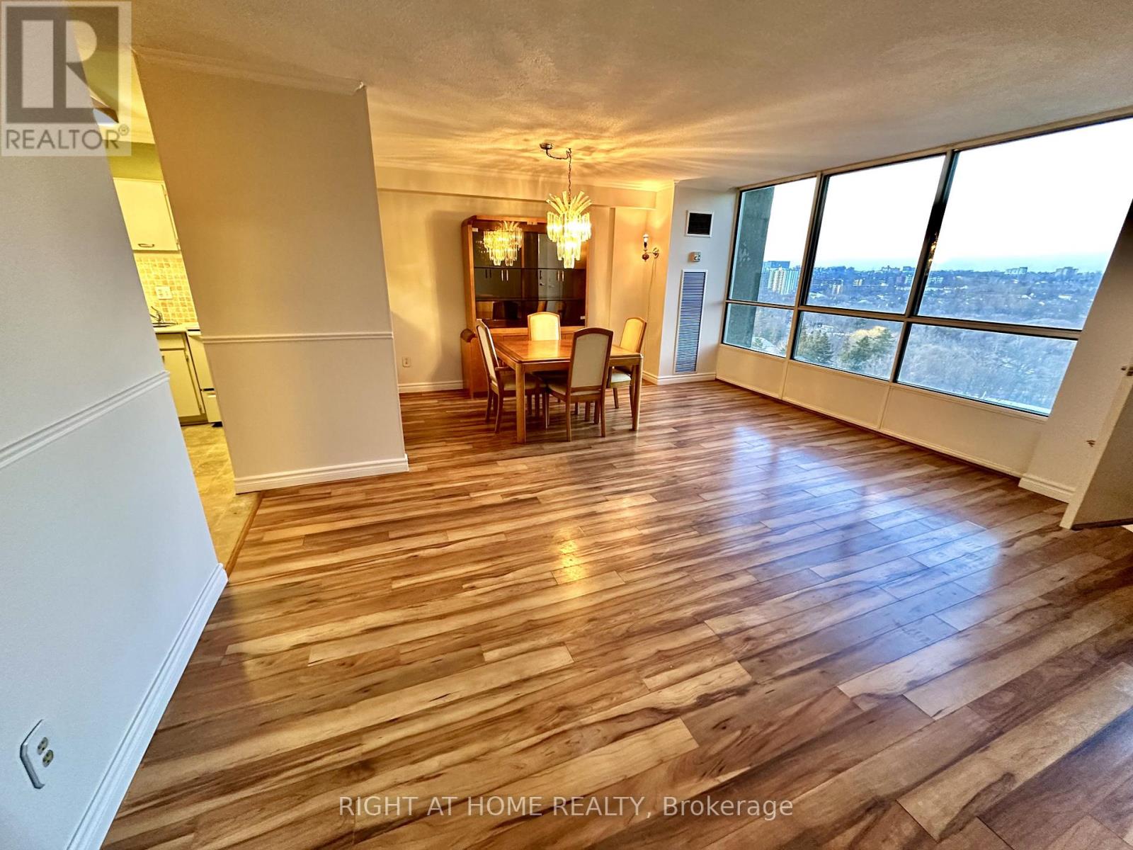 1806 - 10 MARTHA EATON WAY S, Toronto, Ontario