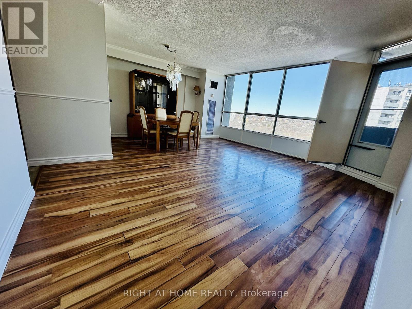 1806 - 10 Martha Eaton Way S, Toronto, Ontario  M6M 5B3 - Photo 3 - W12932172