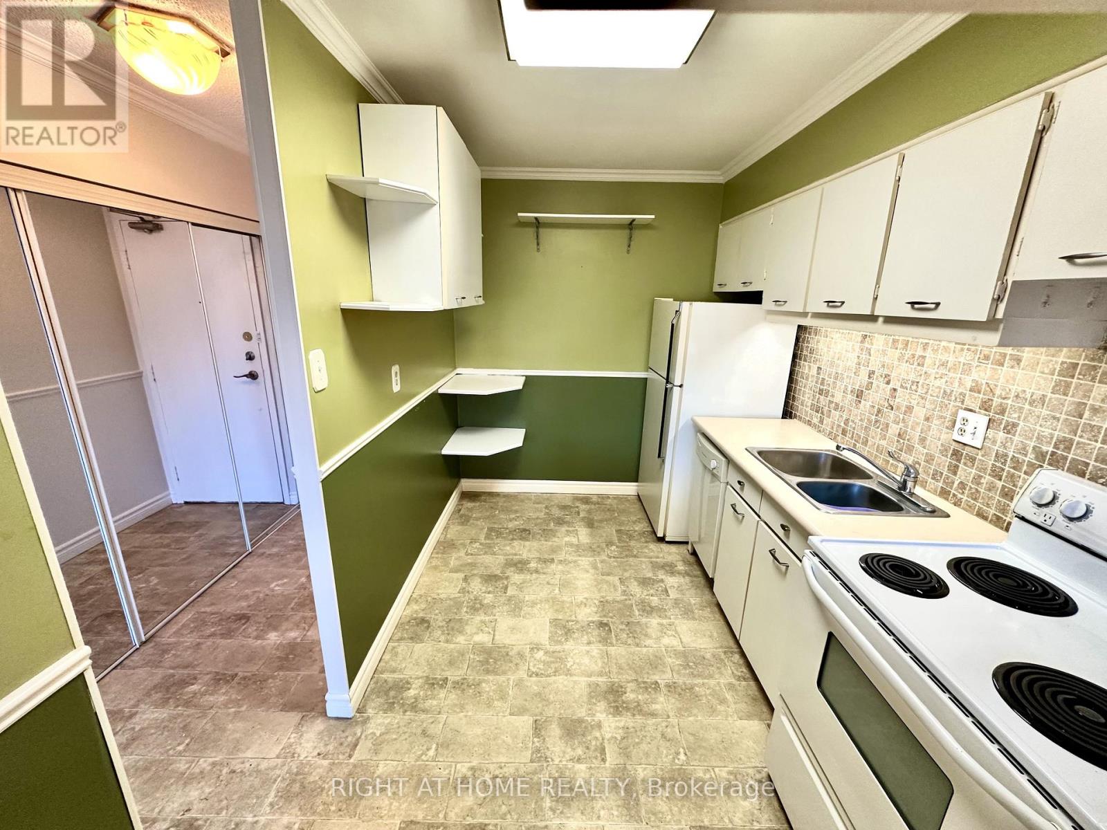 1806 - 10 Martha Eaton Way S, Toronto, Ontario  M6M 5B3 - Photo 7 - W12932172