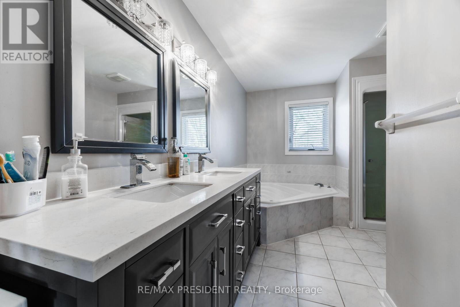 14 Samuel Crescent, Halton Hills, Ontario  L7G 5J2 - Photo 29 - W12932182