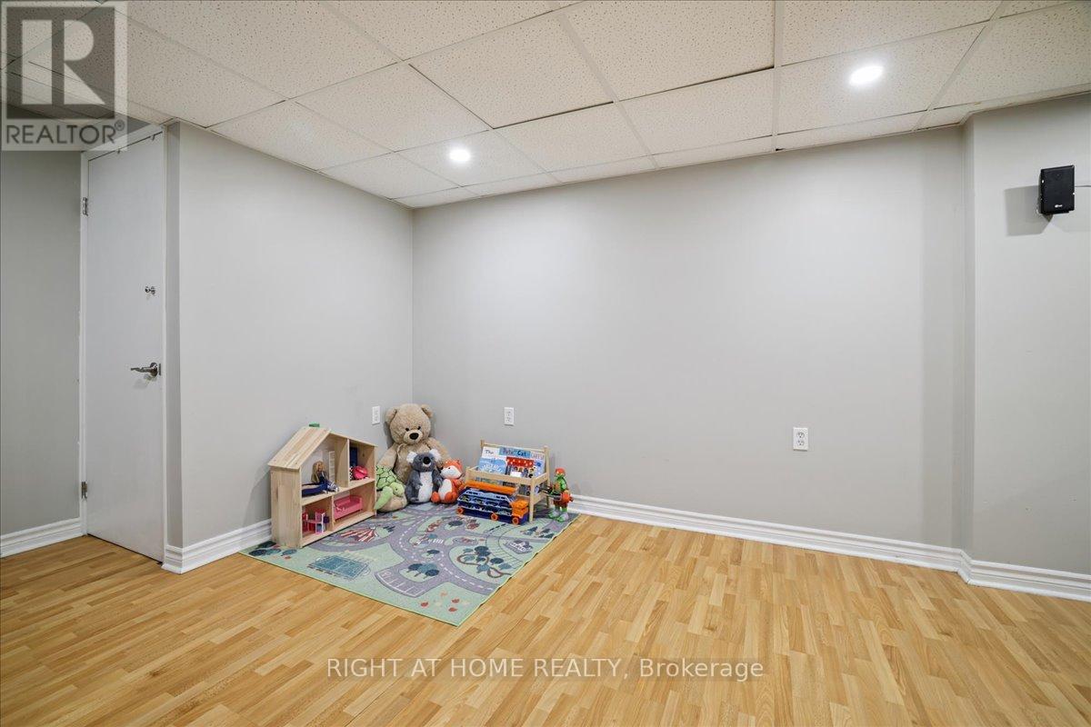 555 Taylor Crescent, Burlington, Ontario  L7L 6J7 - Photo 28 - W12932188