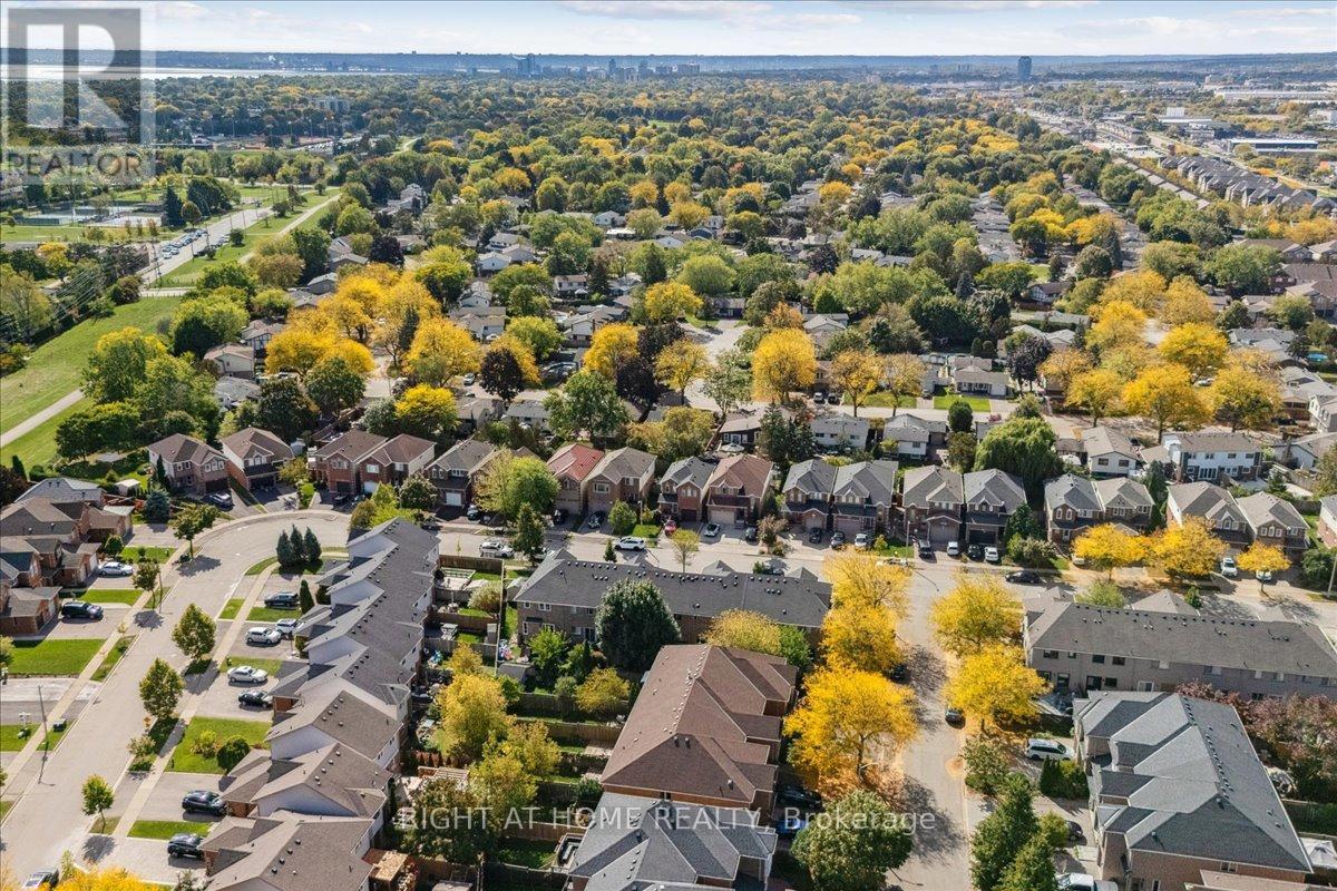 555 Taylor Crescent, Burlington, Ontario  L7L 6J7 - Photo 37 - W12932188