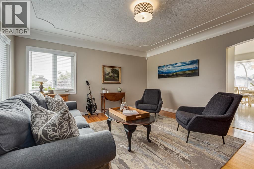 817 17 Avenue SE, Calgary, Alberta  T2G 1J2 - Photo 2 - A2279598