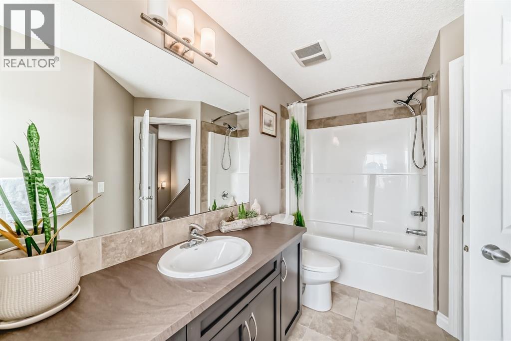 10 Reunion Grove Nw, Airdrie, Alberta  T4B 0Z7 - Photo 22 - A2292885