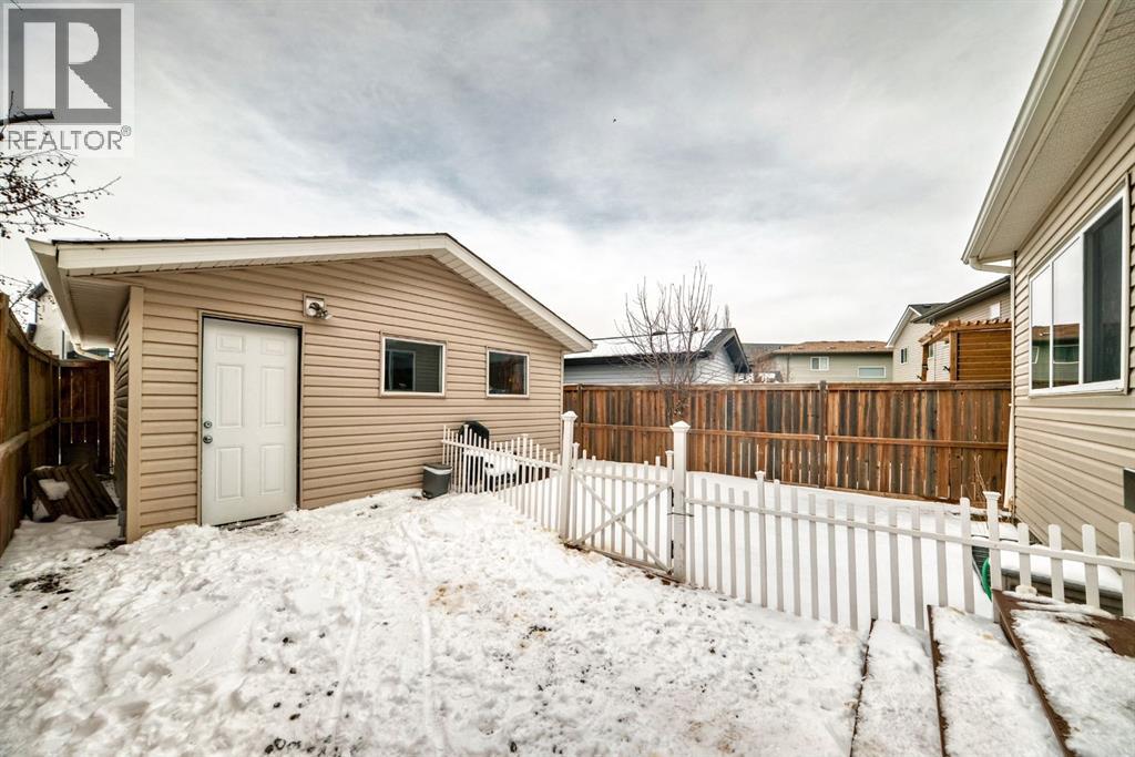 10 Reunion Grove Nw, Airdrie, Alberta  T4B 0Z7 - Photo 32 - A2292885