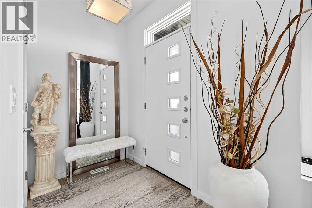 42 Heirloom Manor SE, Calgary, Alberta  T3S 0H2 - Photo 2 - A2297204