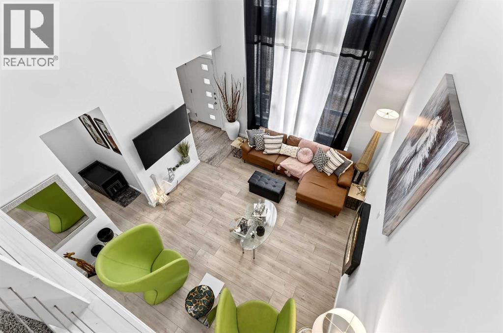 42 Heirloom Manor SE, Calgary, Alberta  T3S 0H2 - Photo 4 - A2297204