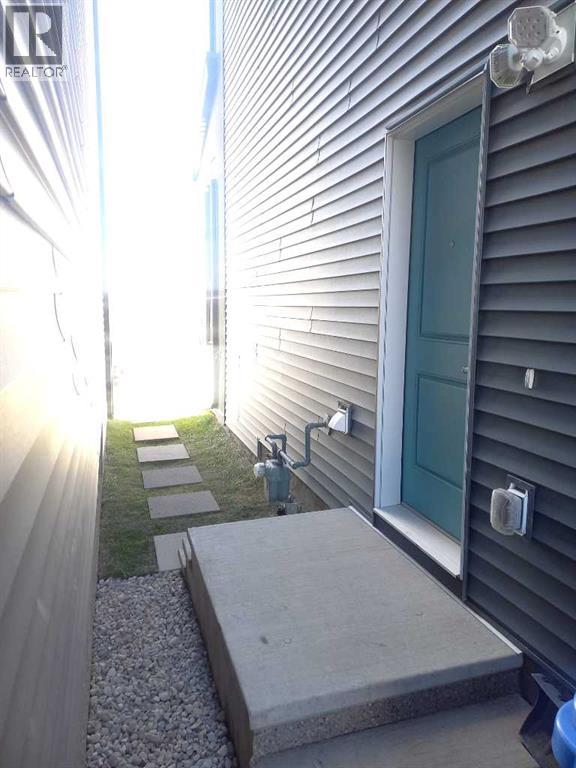 42 Heirloom Manor SE, Calgary, Alberta  T3S 0H2 - Photo 32 - A2297204