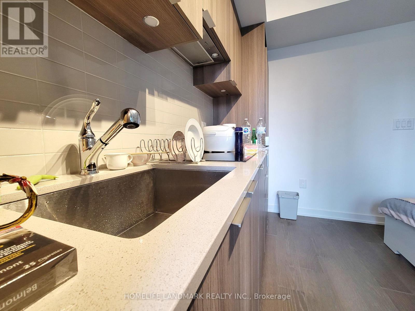 1110 - 11 Wellesley Street W, Toronto (Bay Street Corridor), Ontario  M4Y 1E8 - Photo 10 - C12932218