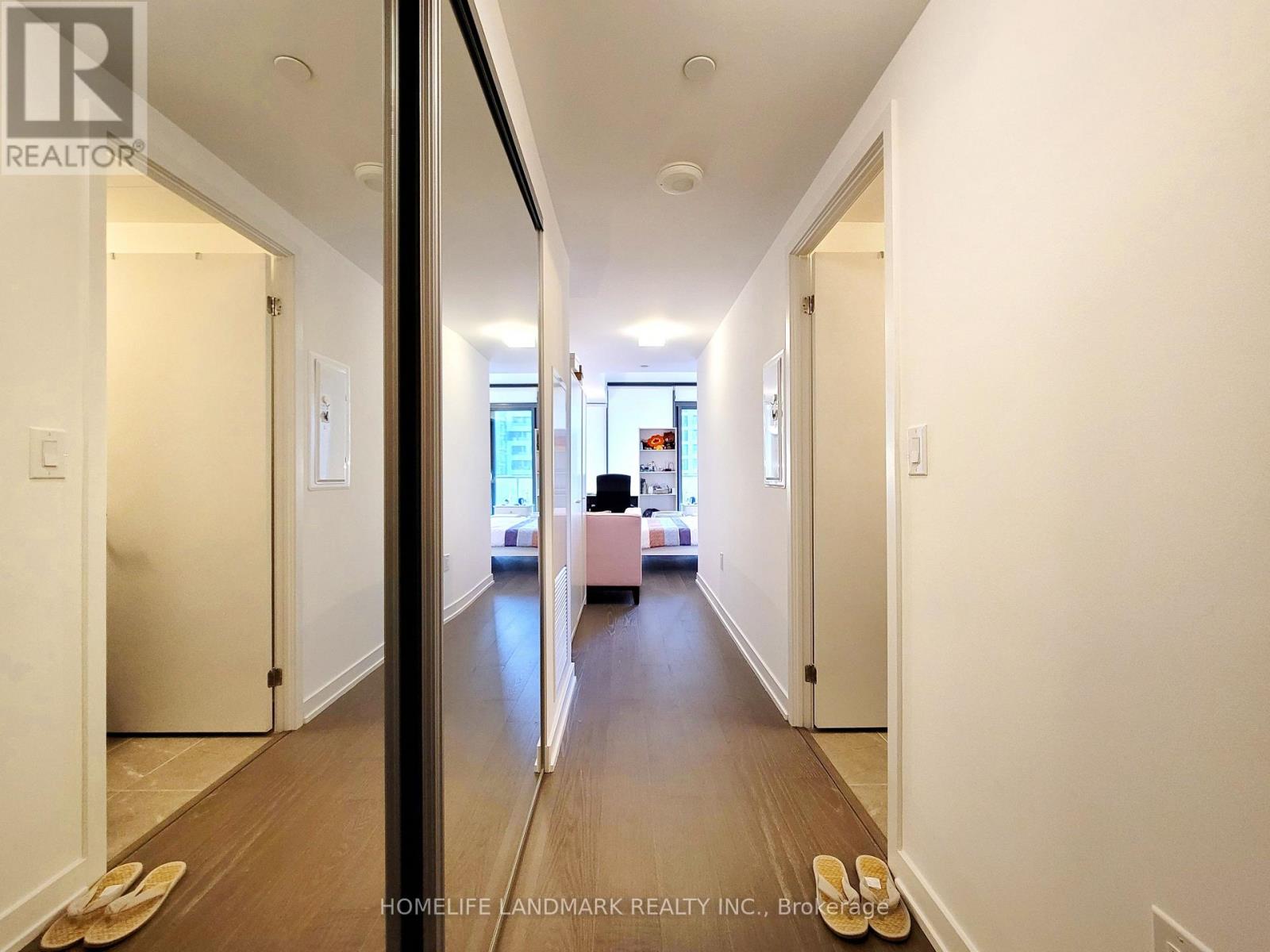 1110 - 11 Wellesley Street W, Toronto (Bay Street Corridor), Ontario  M4Y 1E8 - Photo 2 - C12932218