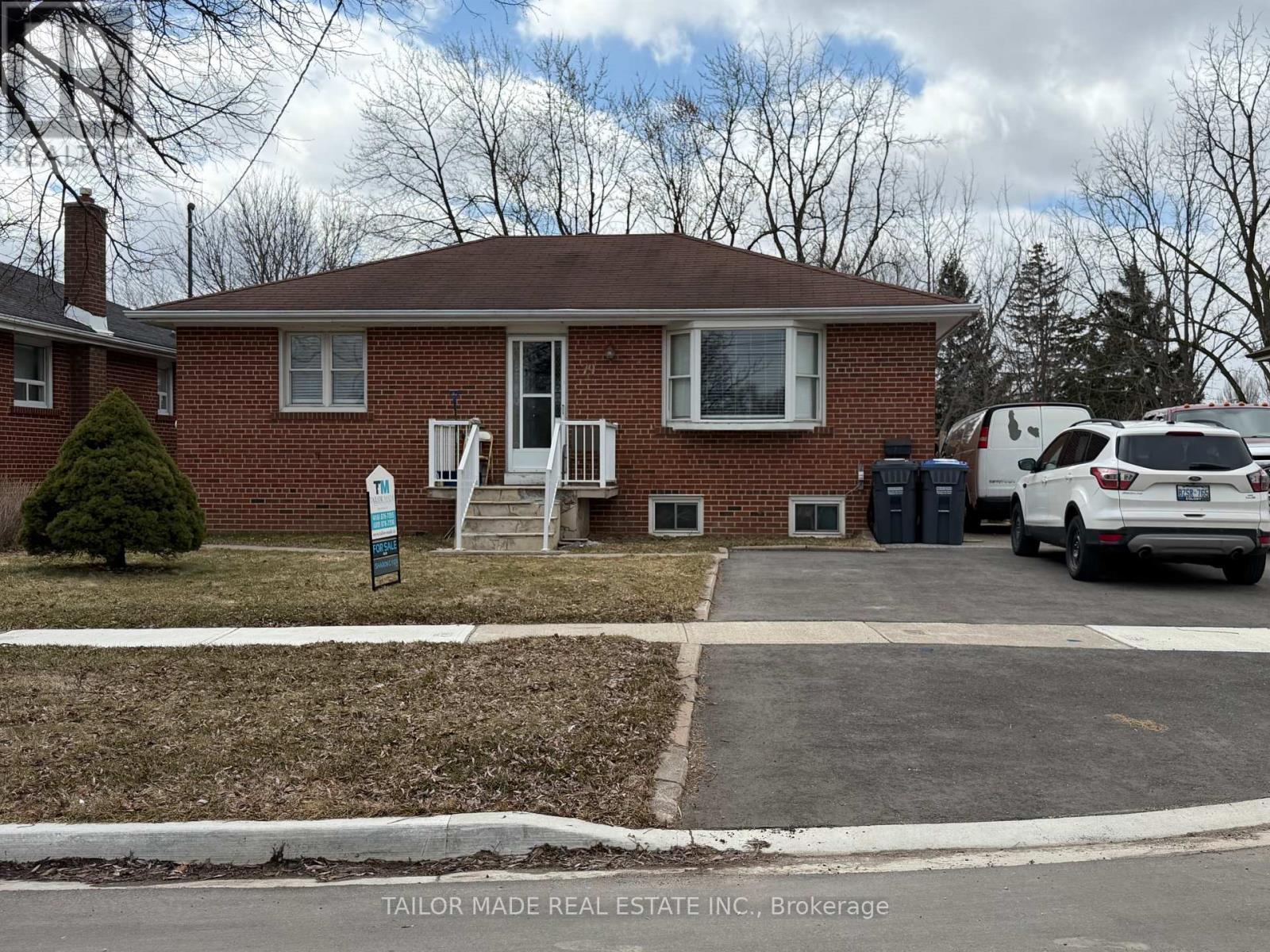 79 Moore Street, Brampton, Ontario  L6X 1V2 - Photo 4 - W12907636