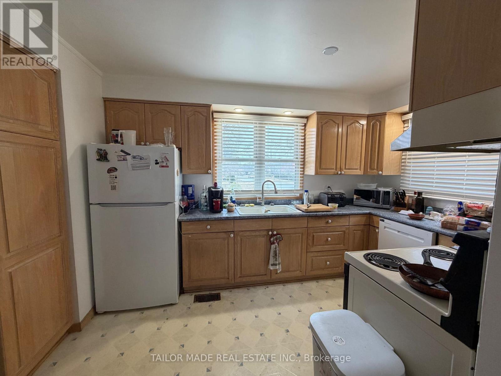 79 Moore Street, Brampton, Ontario  L6X 1V2 - Photo 7 - W12907636