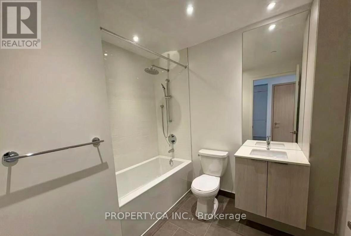 3410 - 448 Burnhamthorpe Road, Mississauga, Ontario  L5B 4A4 - Photo 4 - W12932202