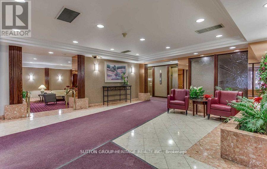 605 - 22 Hanover Road, Brampton (Brampton 407 Corridor), Ontario  L6S 5K7 - Photo 2 - W12932204