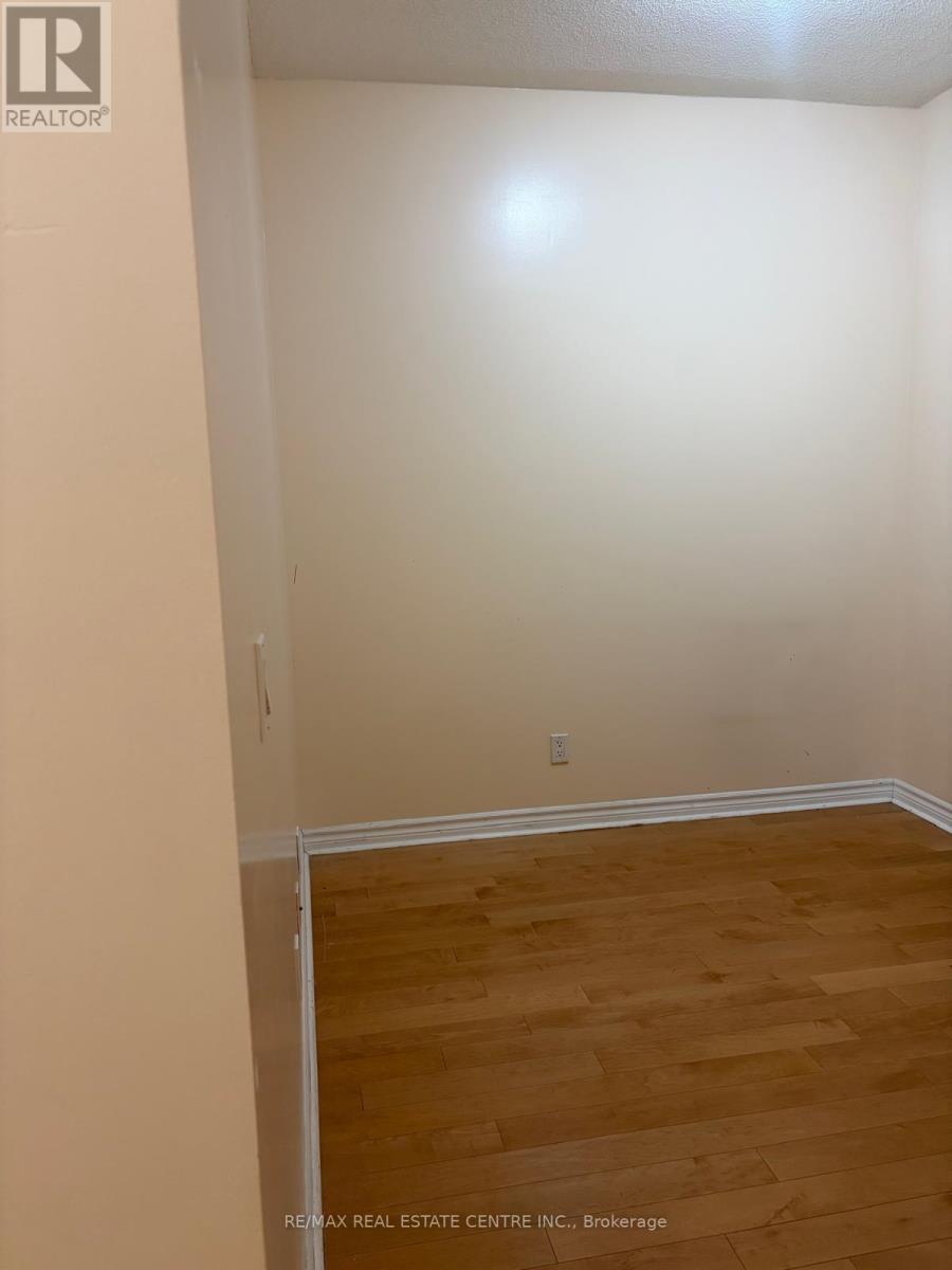 1411 - 388 Prince Of Wales Drive, Mississauga (City Centre), Ontario  L5B 0A1 - Photo 11 - W12932206