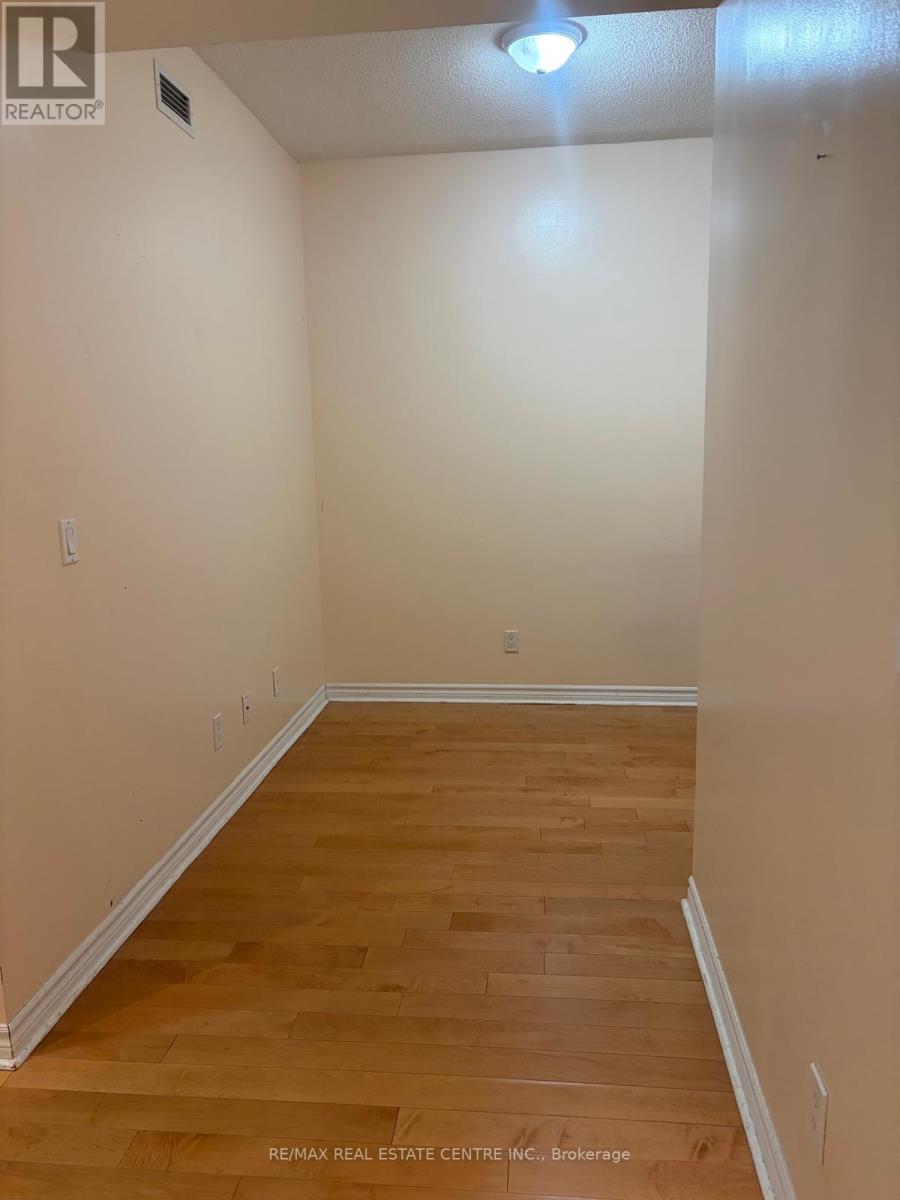 1411 - 388 Prince Of Wales Drive, Mississauga (City Centre), Ontario  L5B 0A1 - Photo 12 - W12932206