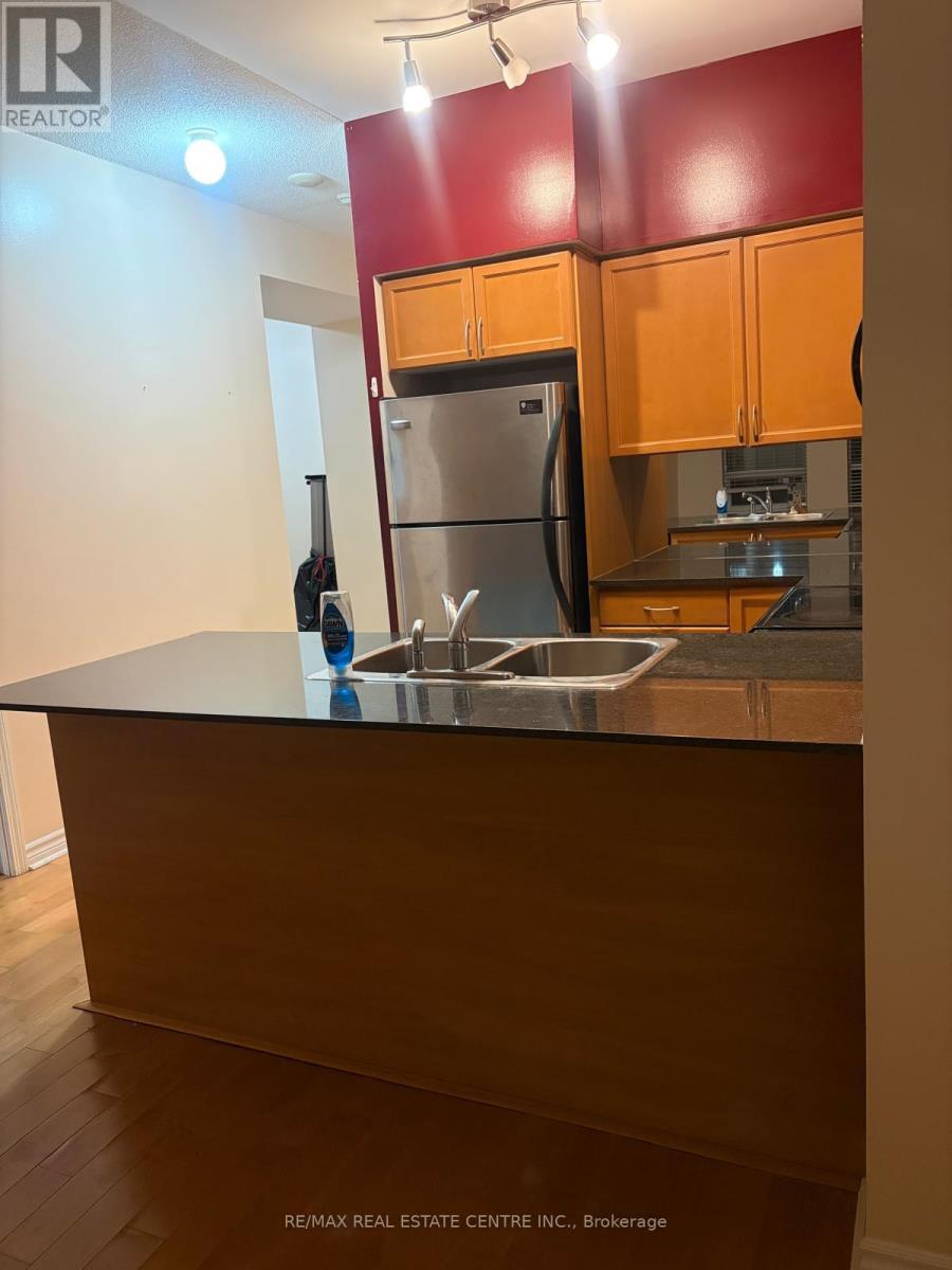 1411 - 388 Prince Of Wales Drive, Mississauga (City Centre), Ontario  L5B 0A1 - Photo 8 - W12932206