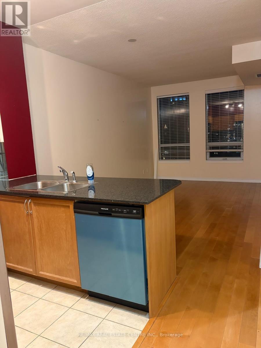 1411 - 388 Prince Of Wales Drive, Mississauga (City Centre), Ontario  L5B 0A1 - Photo 9 - W12932206