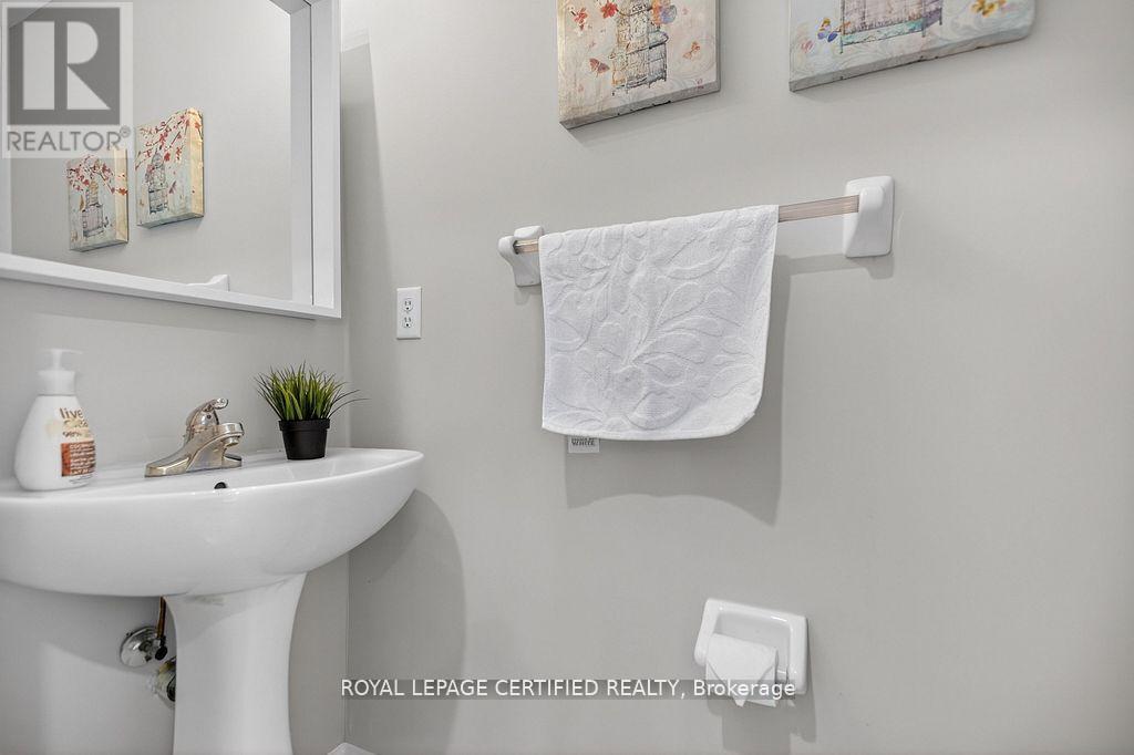 10 Verona Drive, Brampton, Ontario  L6P 1L2 - Photo 17 - W12932226