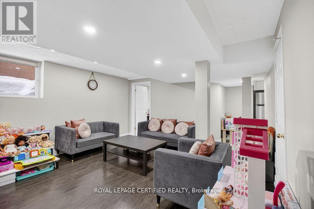 10 Verona Drive, Brampton, Ontario  L6P 1L2 - Photo 37 - W12932226