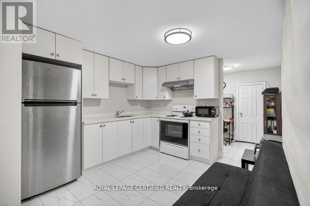 10 Verona Drive, Brampton, Ontario  L6P 1L2 - Photo 39 - W12932226