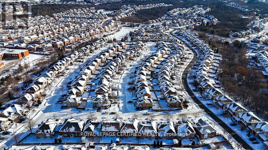 10 Verona Drive, Brampton, Ontario  L6P 1L2 - Photo 49 - W12932226