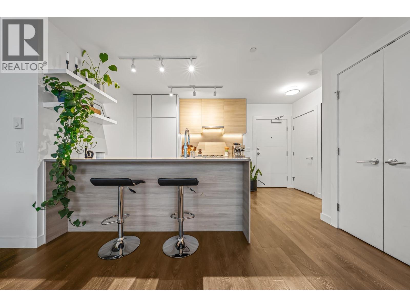 504 652 Whiting Way, Coquitlam, British Columbia  V3J 0K3 - Photo 7 - R3103209