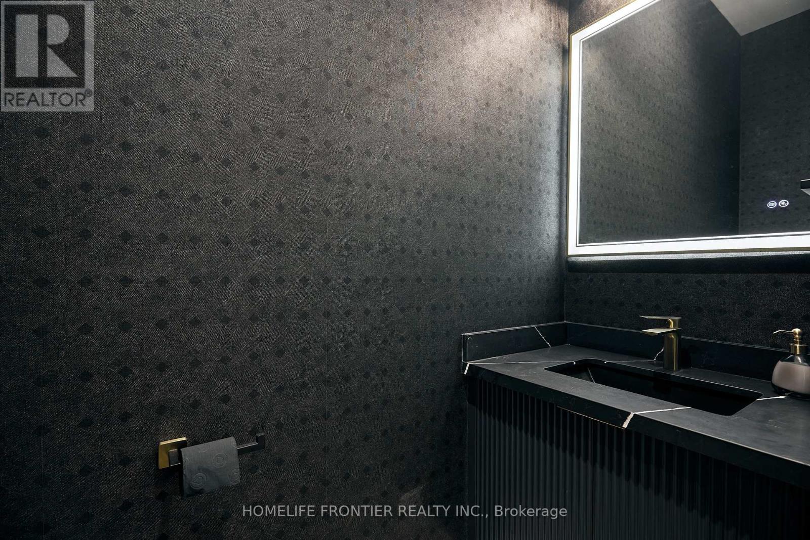 296 Ben Sinclair Avenue, East Gwillimbury, Ontario  L9N 0Z1 - Photo 21 - N12928538