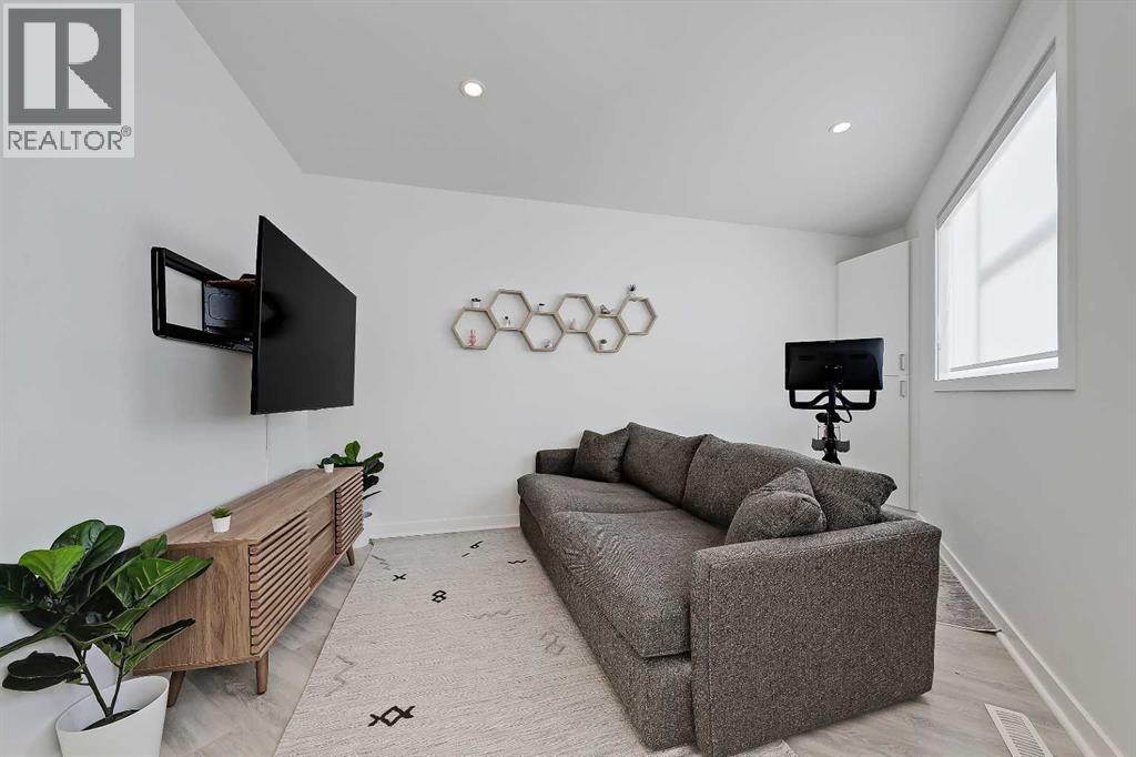 454 15 Avenue NE, Calgary, Alberta  T2E 4Z8 - Photo 12 - A2282630