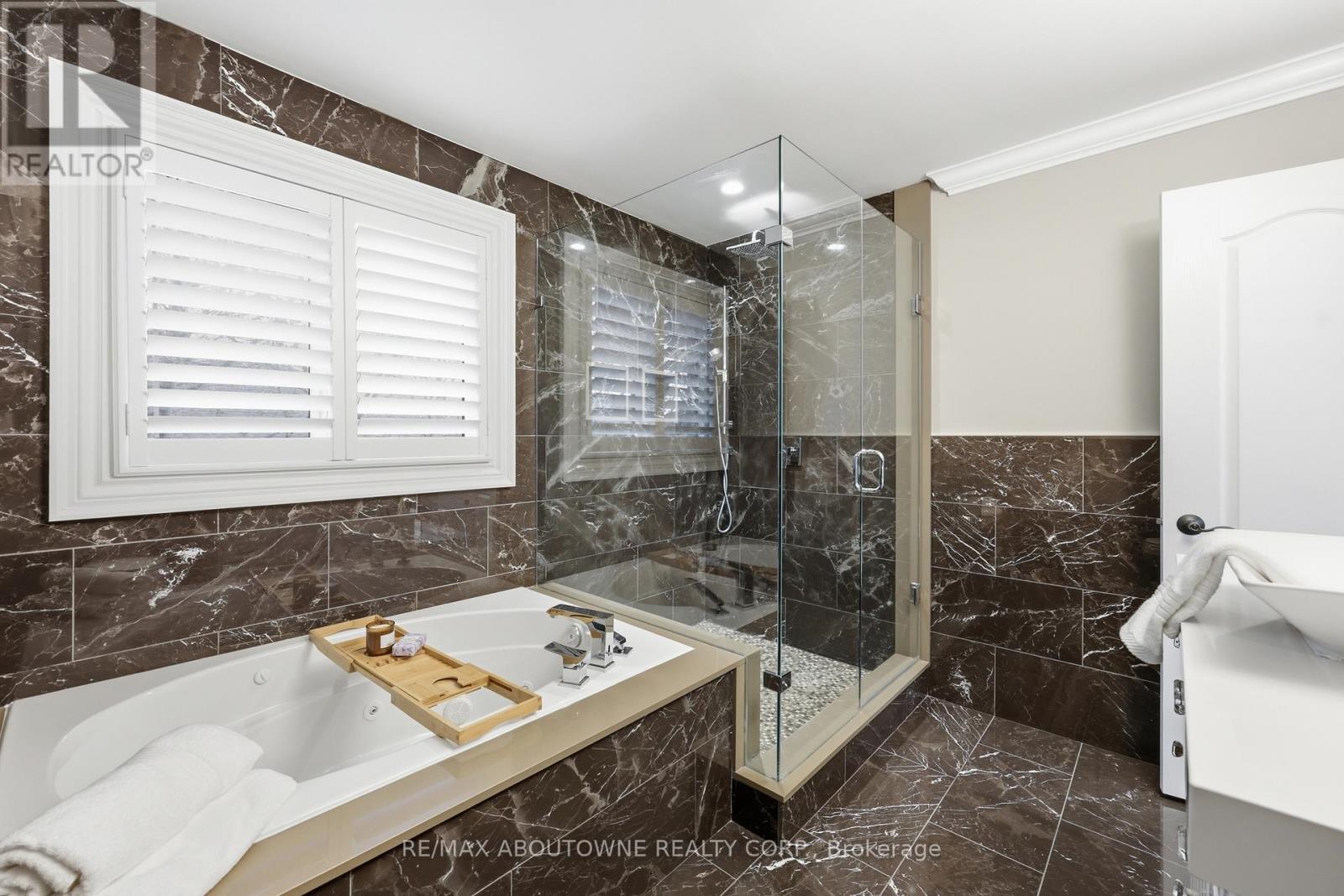 2225 Glazebrook Circle, Oakville, Ontario  L6M 5B5 - Photo 27 - W12929118