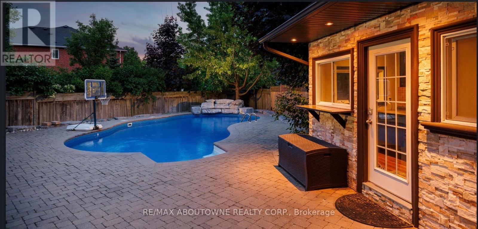 2225 Glazebrook Circle, Oakville, Ontario  L6M 5B5 - Photo 42 - W12929118