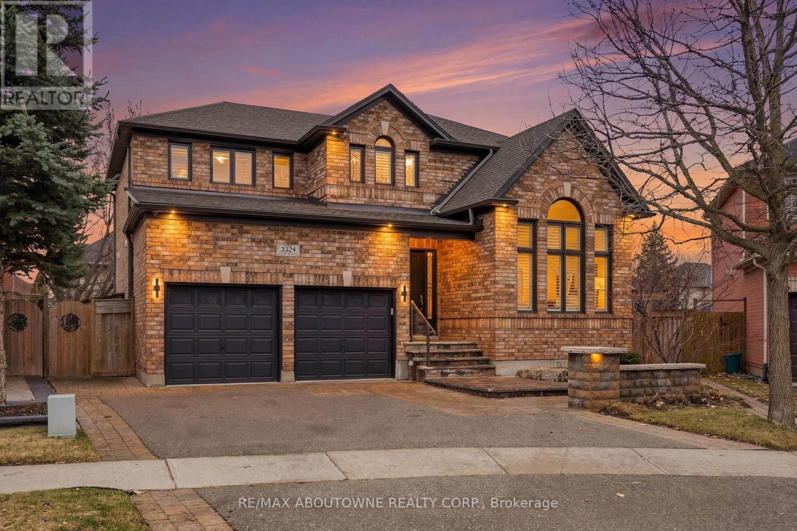 2225 Glazebrook Circle, Oakville, Ontario  L6M 5B5 - Photo 2 - W12929118