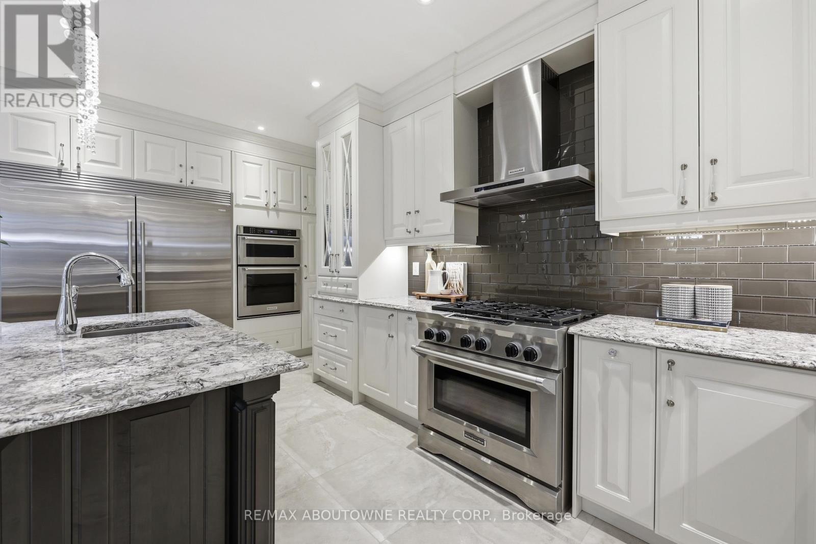 2225 Glazebrook Circle, Oakville, Ontario  L6M 5B5 - Photo 16 - W12929118