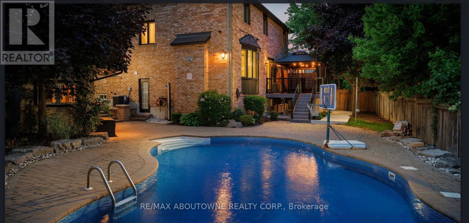 2225 Glazebrook Circle, Oakville, Ontario  L6M 5B5 - Photo 5 - W12929118