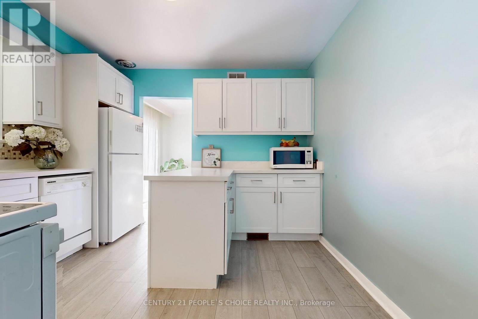 35 Westhumber Boulevard, Toronto, Ontario  M9W 3M5 - Photo 13 - W12932260