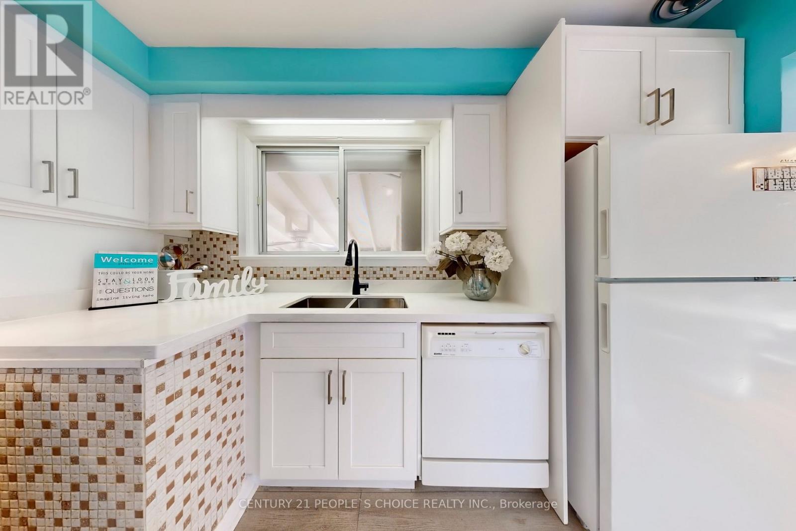 35 Westhumber Boulevard, Toronto, Ontario  M9W 3M5 - Photo 15 - W12932260