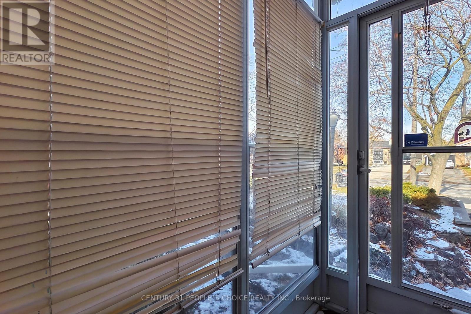 35 Westhumber Boulevard, Toronto, Ontario  M9W 3M5 - Photo 2 - W12932260