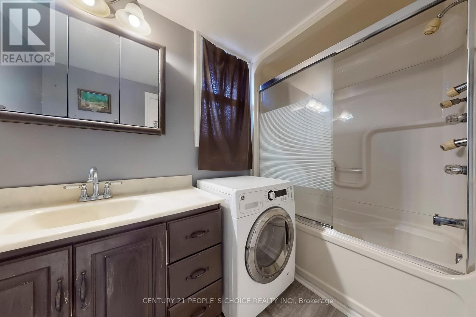 35 Westhumber Boulevard, Toronto, Ontario  M9W 3M5 - Photo 25 - W12932260