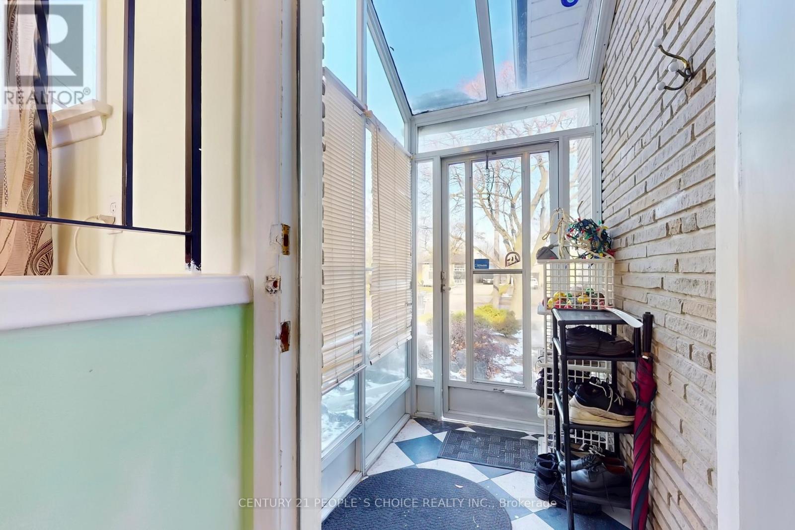 35 Westhumber Boulevard, Toronto, Ontario  M9W 3M5 - Photo 4 - W12932260