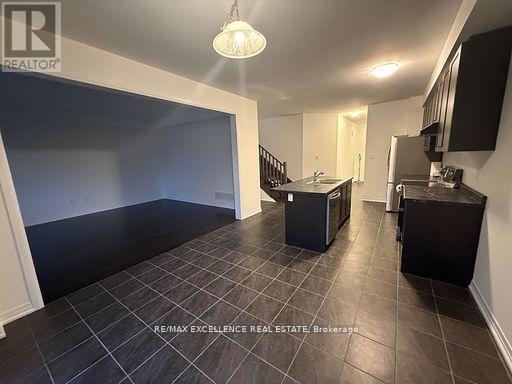 116 Velvet Way, Thorold, Ontario L2V 0P3 - Photo 6 - X12932268