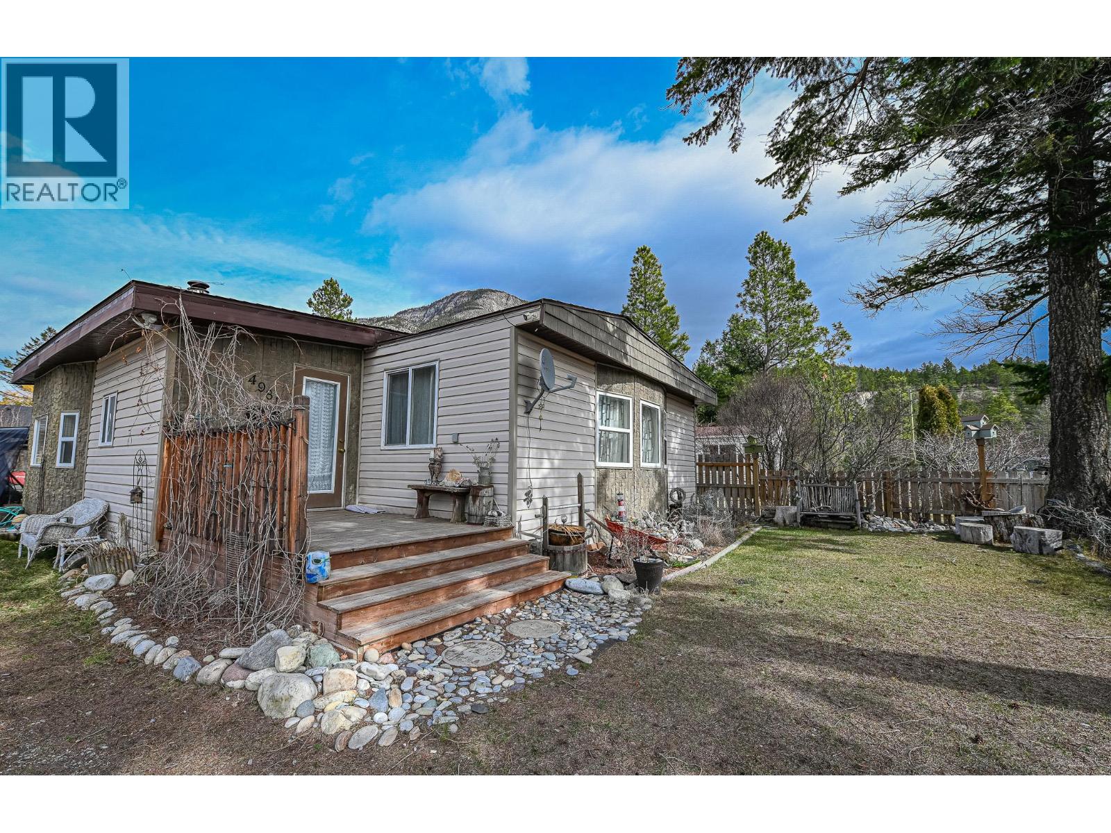 4981 Spruce Avenue, Canal Flats, British Columbia