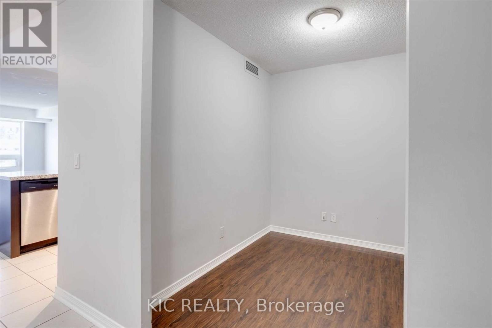 207 - 3 Michael Power Place, Toronto, Ontario  M9A 0A2 - Photo 2 - W12897556