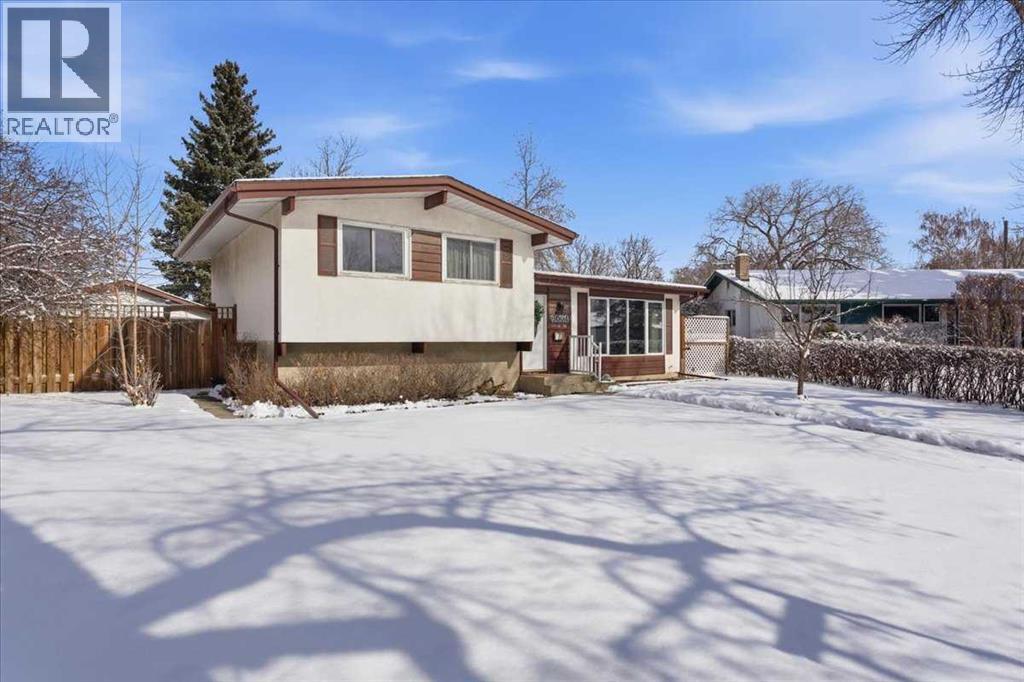 6004 Louise Road SW, Calgary, Alberta  T3E 5V2 - Photo 3 - A2292002