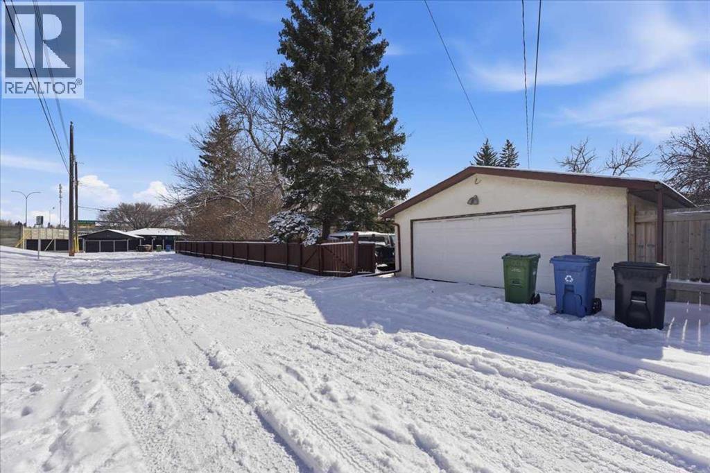 6004 Louise Road SW, Calgary, Alberta  T3E 5V2 - Photo 10 - A2292002