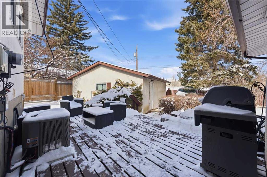 6004 Louise Road SW, Calgary, Alberta  T3E 5V2 - Photo 14 - A2292002