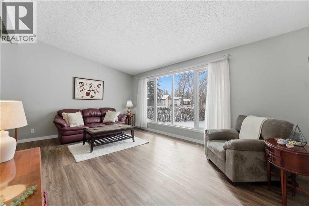 6004 Louise Road SW, Calgary, Alberta  T3E 5V2 - Photo 17 - A2292002