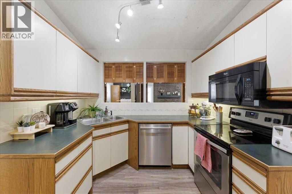 6004 Louise Road SW, Calgary, Alberta  T3E 5V2 - Photo 20 - A2292002