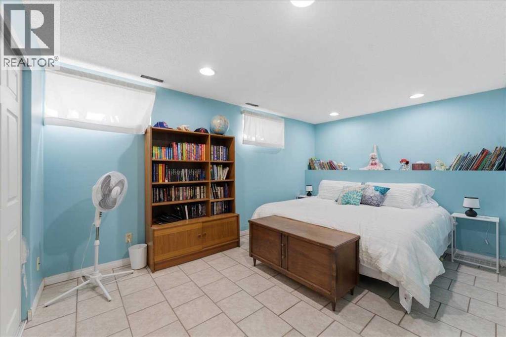 6004 Louise Road SW, Calgary, Alberta  T3E 5V2 - Photo 43 - A2292002