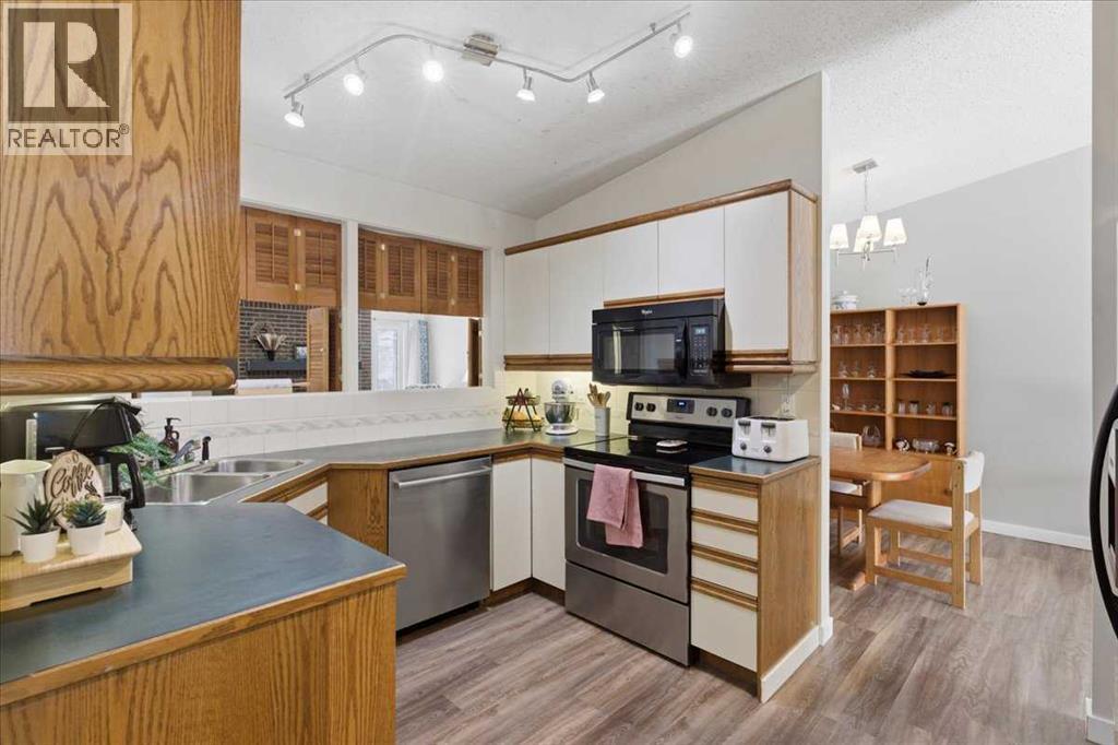 6004 Louise Road SW, Calgary, Alberta  T3E 5V2 - Photo 19 - A2292002