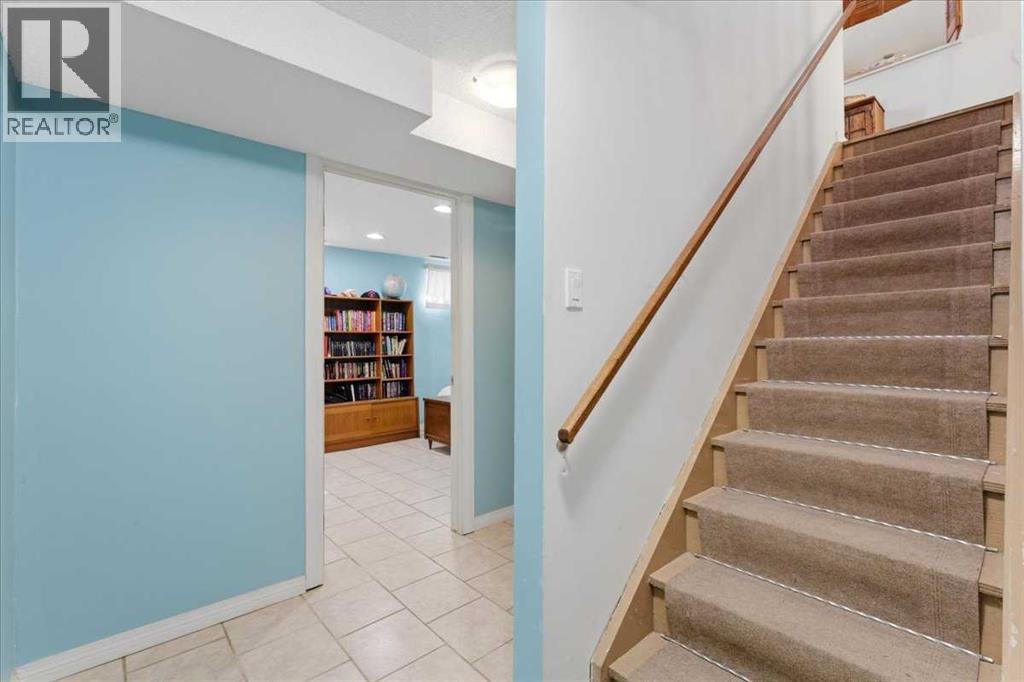 6004 Louise Road SW, Calgary, Alberta  T3E 5V2 - Photo 42 - A2292002